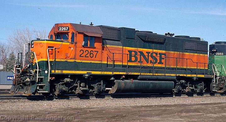 BNSF 2267 GP38 2.jpg